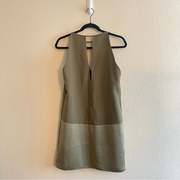 Parker Crosby Two Tone Olive Green Mini Shift Dress with Cutouts Women’s Medium - Picture 2 of 10